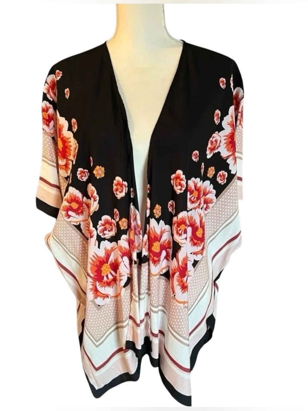 ❤️ STEVE MADDEN Kimono Wrap - Black/White w/ Vibrant Red/Orange Flowers